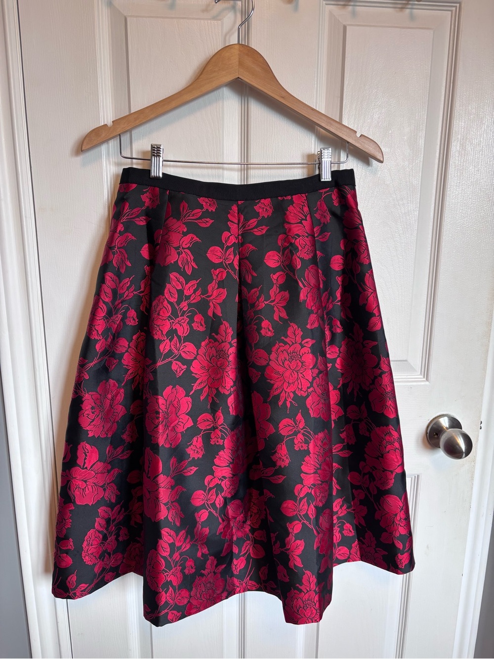 NWT Talbots Red & Black Floral Jacquard Skirt with Pockets - Size 6
